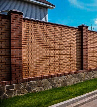 Забор из кирпича